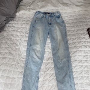 Ultra High-Rise Mom Jeans Hollister Jeans